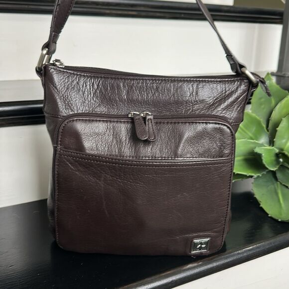 Giani  Bernini, like new genuine, leather shoulder, Crossbody handbag purse - Picture 1 of 12